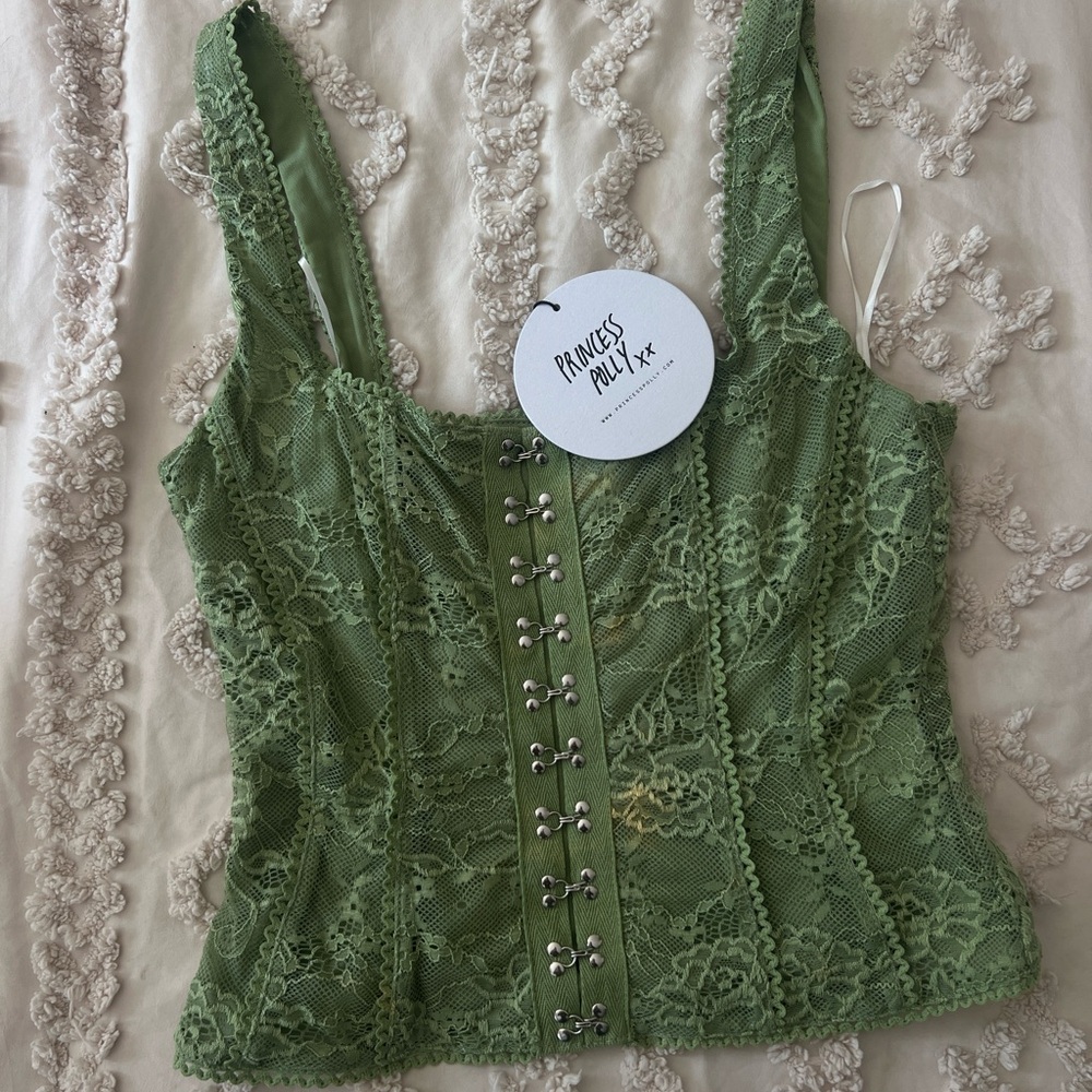 Princesspolly Lacey green top